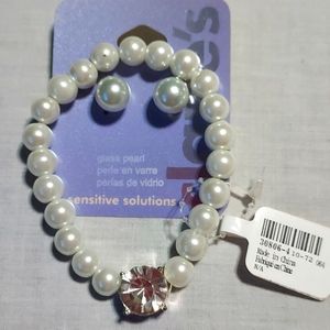 Costume pearl bracelet and ear rings